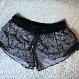 Lululemon Hotty hot shorts 2.5